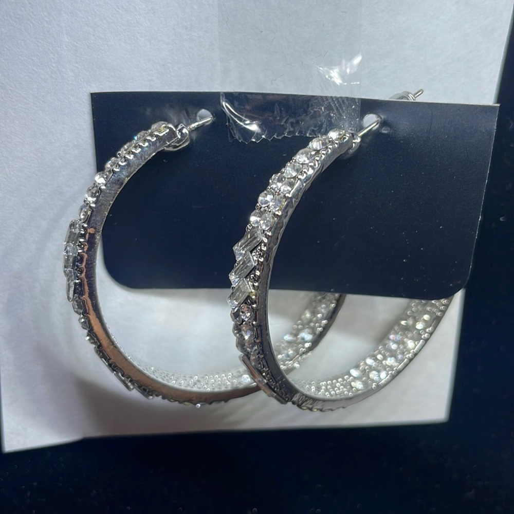 GLITZY HOOP EARRINGS